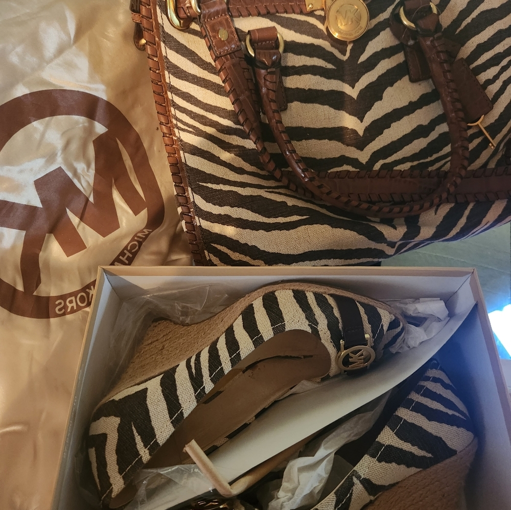 NWT Michael Kors Large Canvas Zebra Print Bundle w Matching Wedge Shoes 8